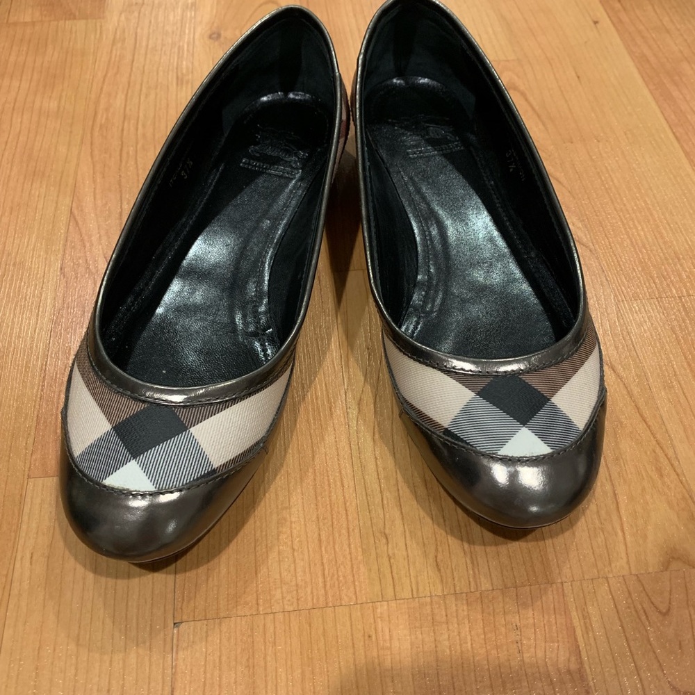 Burberry flats